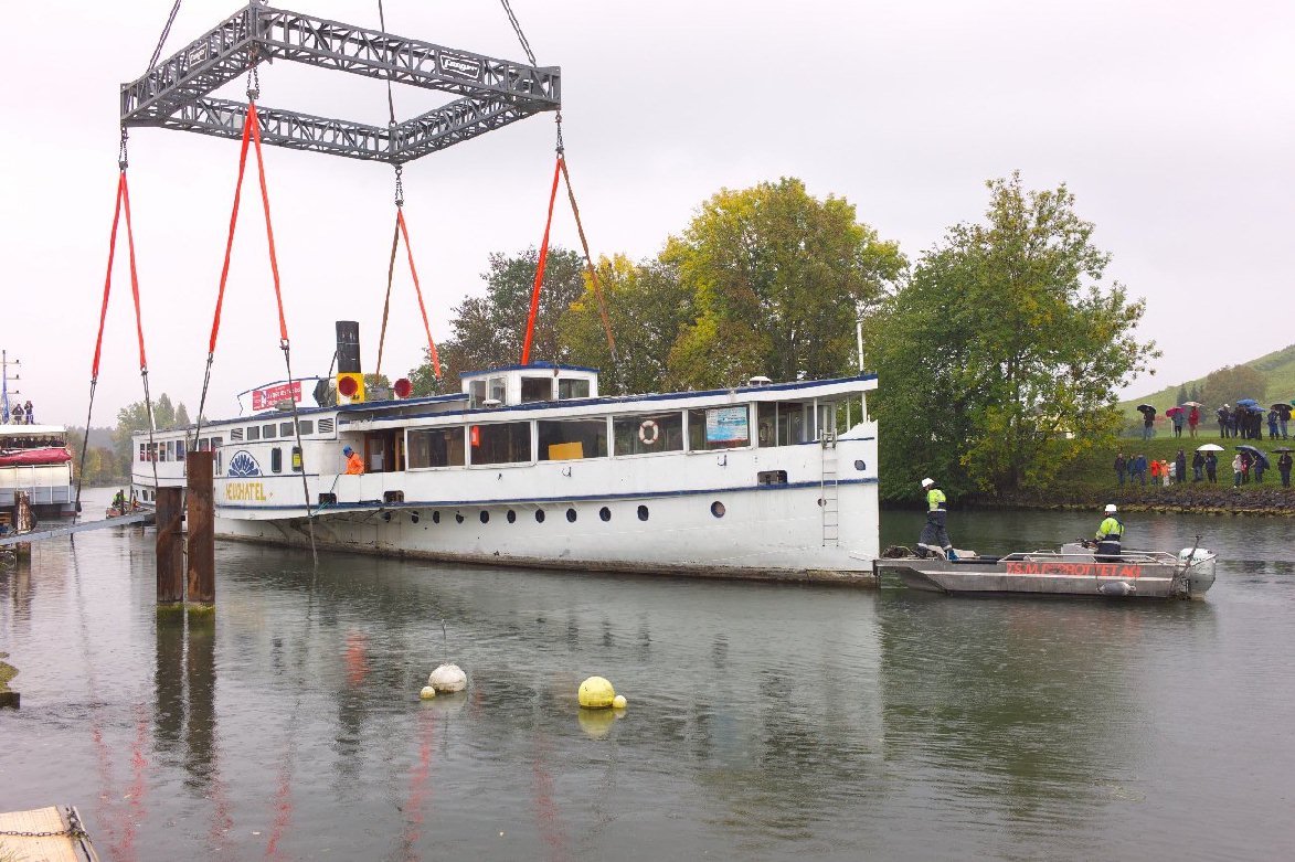 Auswasserung DS Neuchatel Sugiez 16.10.2010 7.jpg